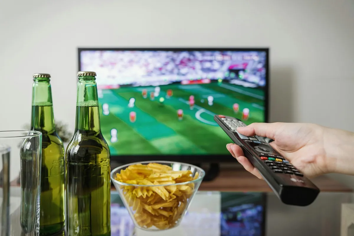 streaming, tv, sports, game, watching, snacks