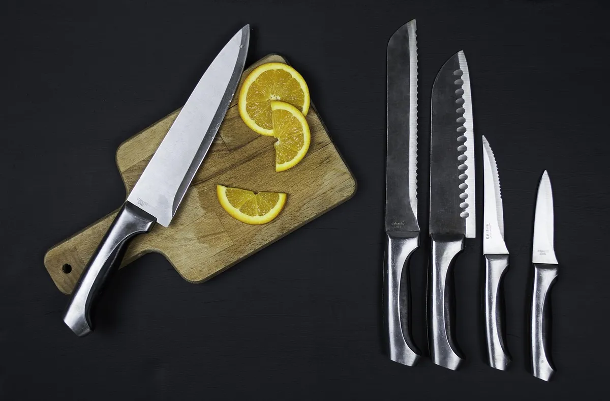 knives, set, chopping board, slice, sharp, sharpness, blades, knife set, kitchen tools, orange slices, kitchen, kitchen utensils, flat lay, knives, knives, kniv