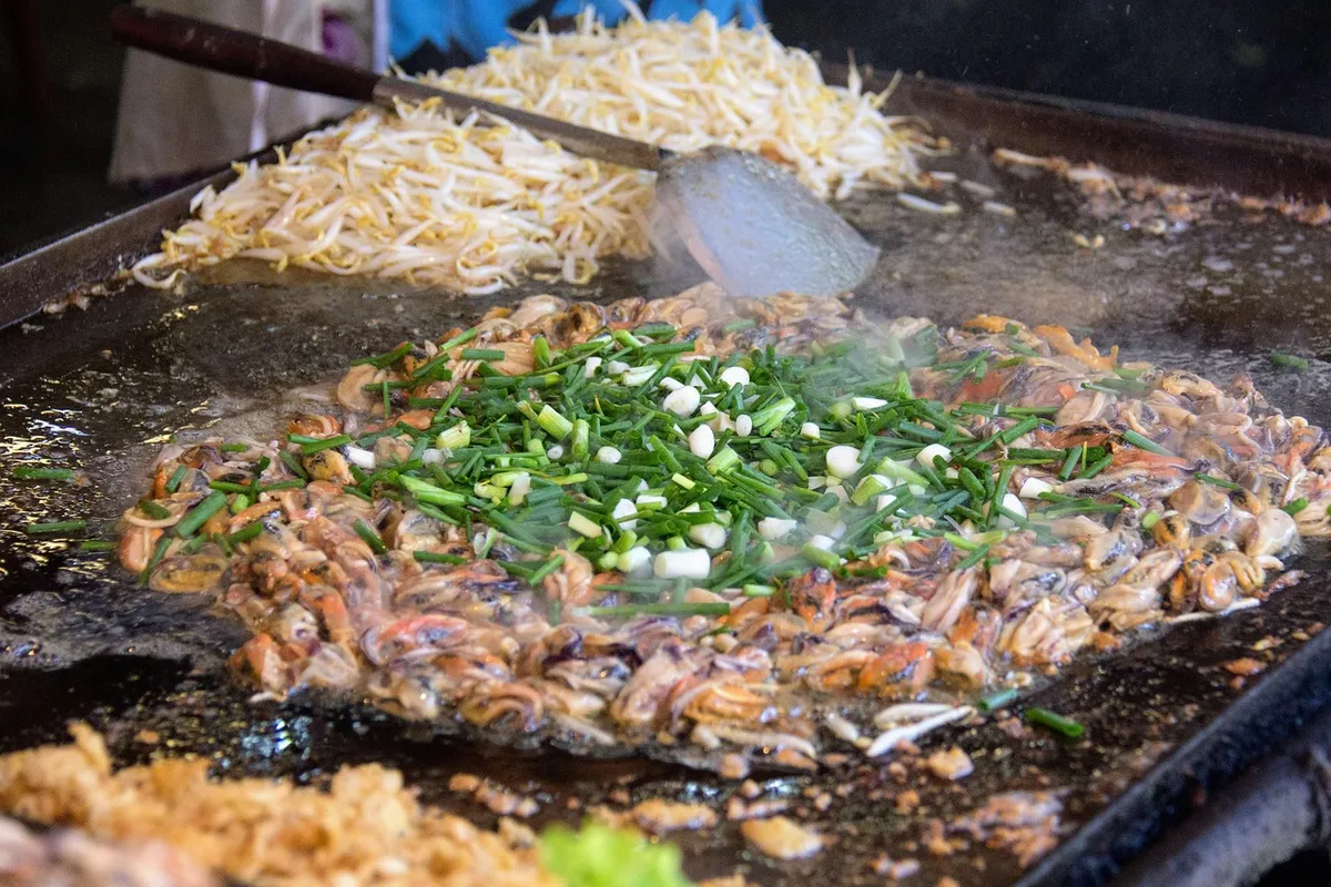 mussels, leeks, cooking, bean sprouts, steel griddle, seafood, vegetable, frying, pad thai, food, thai food, meal, dish, cuisine, closeup, bean sprouts, pad tha